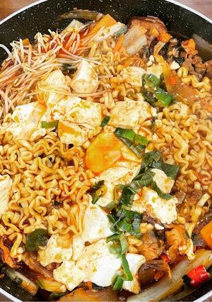 Hình của món Mỳ jjambbong Hàn Quốc.