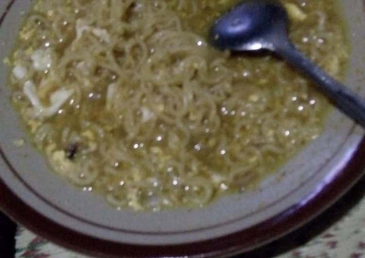 Mie rebus tengah malam😨