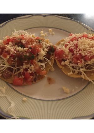 Una foto de Tostadas de Frijoles
