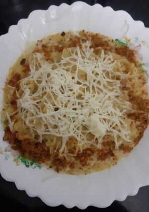 ચીઝી સ્પાઈસી મેગી (Cheesy Spicy Maggi Recipe In Gujarati) રેસીપી મુખ્ય ફોટો