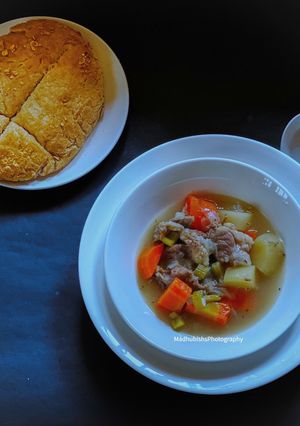 A picture of Irish Stew & Irish Soda Bread.