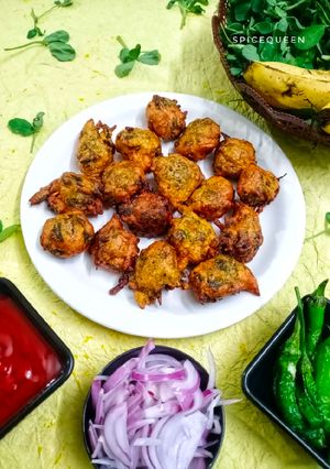 A picture of Methi Kela Bhajiya.