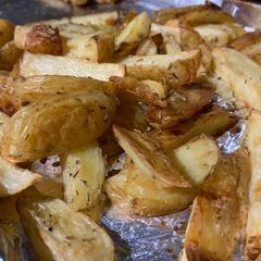 A picture of Simple rosemary chips (vegan).