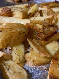 A picture of Simple rosemary chips (vegan).