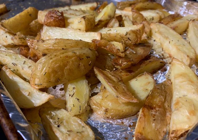 Recipe of Ultimate Simple rosemary chips (vegan)