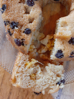 Una foto de Budín húmedo de frutas! Súper rico y húmedo