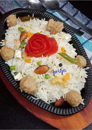 A picture of Nav Ratan Pulao.