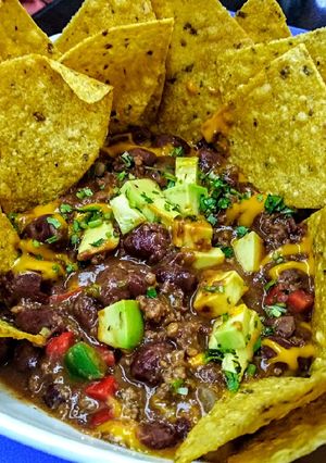 Una foto de PICOTEO De Carne Molida y Fríjoles Rojos con Aguacate...!