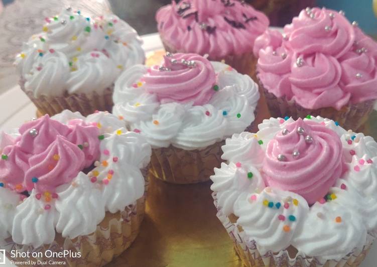 Eggless choco chip muffins
