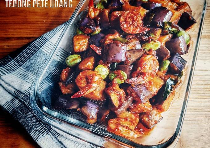 Bagaimana Menyiapkan Sambal Terong Pete Udang, Enak Banget