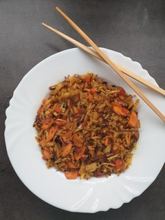 Thai zöldséges sült rizs recept fotója