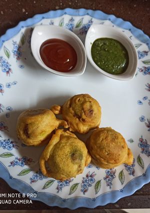 બટાકા વડા (Bataka Vada Recipe In Gujarati) રેસીપી મુખ્ય ફોટો