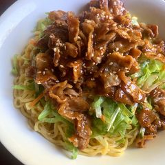 A picture of Gochujang Pork & Salad Ramen.