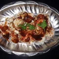 A picture of Dahi bada Dahi Bhalla.