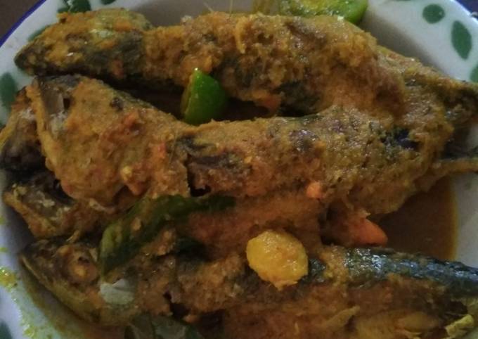 Ikan Kembung Goreng Kuah Kuning