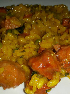 Una foto de Arroz con longaniza y chorizo