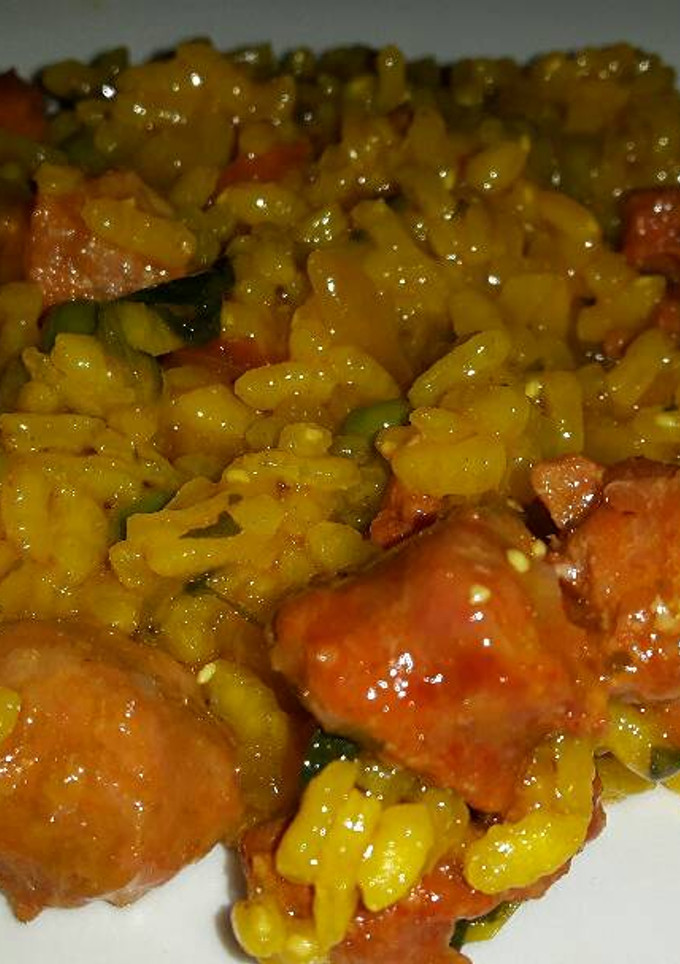 Una foto de Arroz con longaniza y chorizo