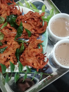 வெங்காய பஜ்ஜி(onion bajji recipe in tamil) செய்முறை முக்கிய புகைப்படம்