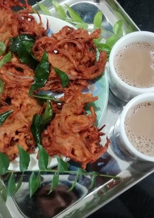 வெங்காய பஜ்ஜி(onion bajji recipe in tamil) செய்முறை முக்கிய புகைப்படம்