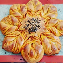 A picture of Star Bread.
