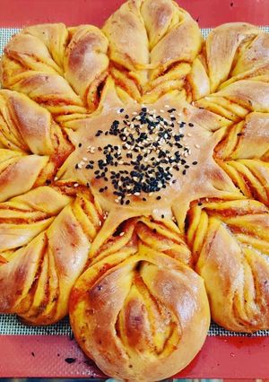 A picture of Star Bread.