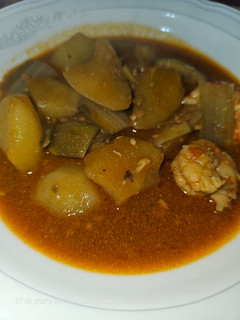 Una foto de Estofado de acelgas con alcachofas, y gambas langostineras