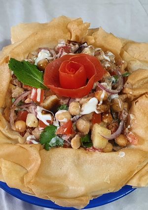 A picture of Chana chat in crisp bowl.