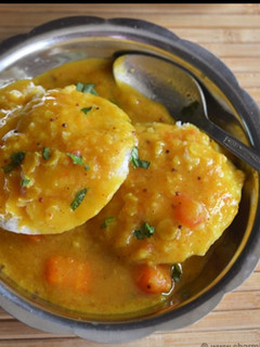 A picture of Idli sambar.