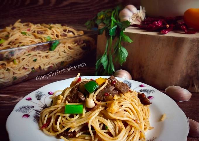 Spaghetti daging black paper