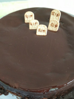 Foto de Bolo de chocolate "cemitério abandonado"