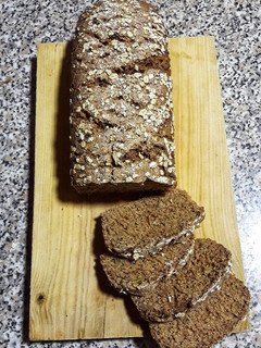Una foto de Pan integral de espelta y avena