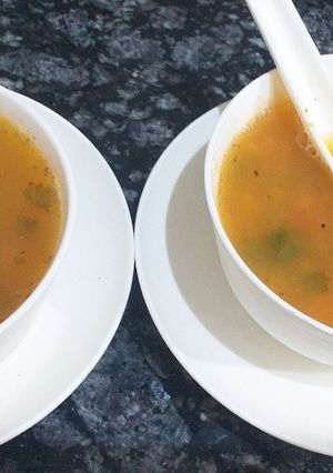 टोमेटो रसम (Tomato rasam recipe in Hindi) रेसिपी मुख्य फोटो