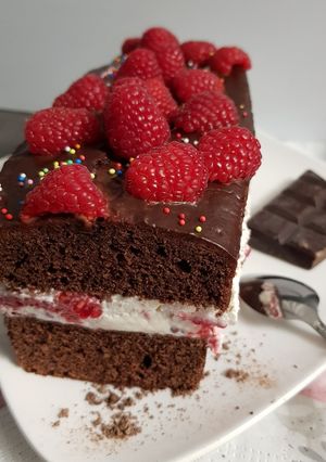 Une photo de Cake au chocolat et aux framboises