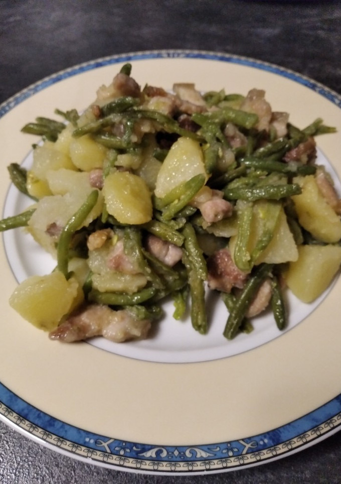 Una foto de Verdura salteada con panceta