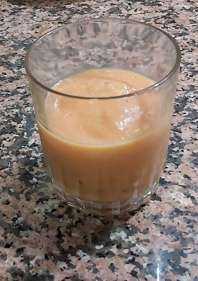 Una foto de Batido naranjas, melocotón y ciruelas