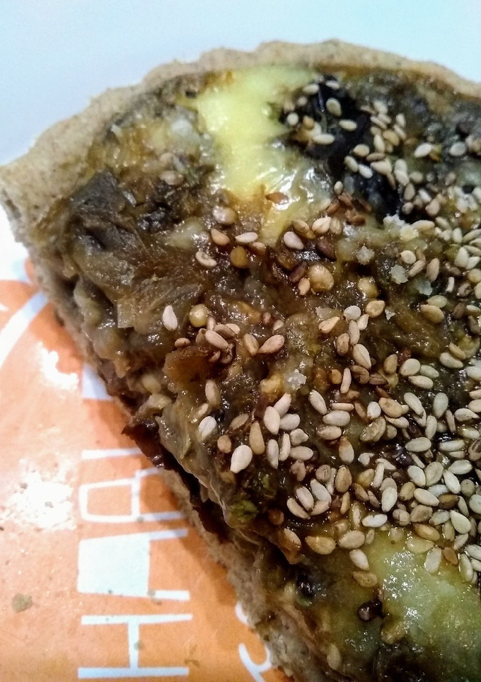 Una foto de Tarta de berenjena con base integral