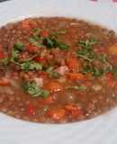 Sopa de lentejas con chuleta ahumada