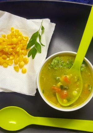 વેજ સ્વીટ કોર્ન સૂપ (Veg Sweet Corn Soup Recipe In Gujarati) રેસીપી મુખ્ય ફોટો