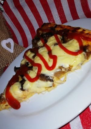 Zdjęcie przepisu Pizza na drożdżowym cieście.