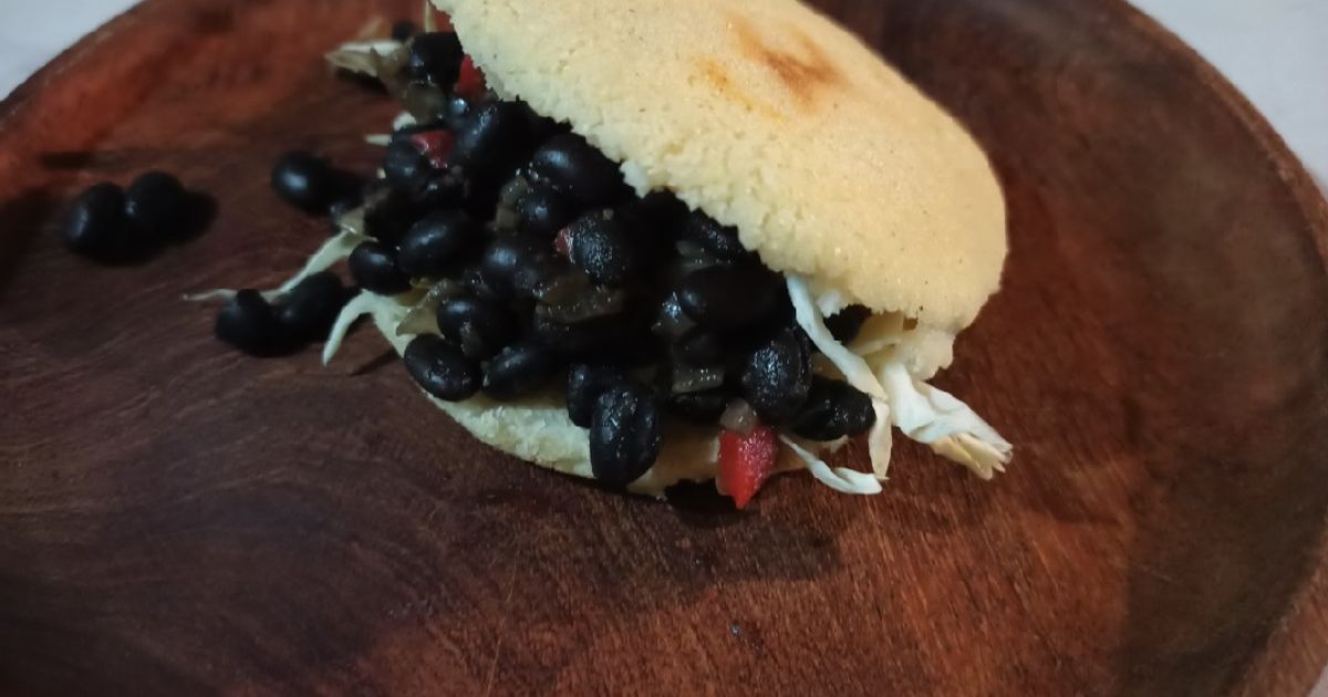 Arepas Dominó Recipe by Julieta Luján - Cookpad