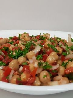 O poză a rețetei Salată de năut cu pătrunjel.