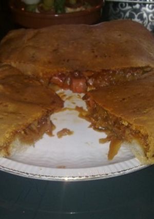 Una foto de Empanada de col y salchichas alemanas