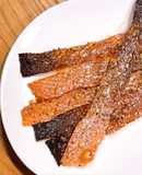 Da Cá Hồi Nướng Muối Giòn Tan