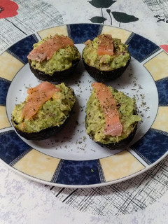 Una foto de Aguacates rellenos