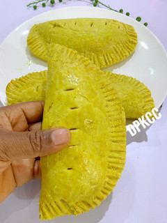 A picture of Jamaican beef Patties.