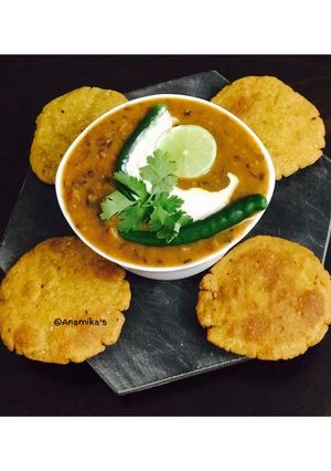 A picture of Jowar Sorghum White Millet Masala Poori.