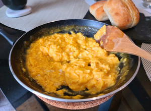 Una foto de Huevos Revueltos para el Desayuno