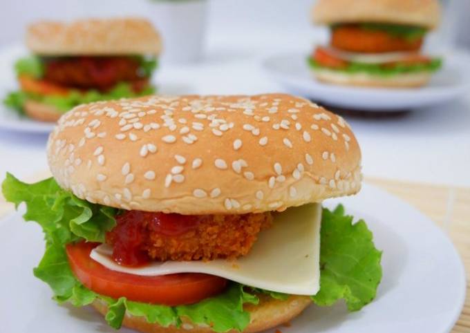 Cara Gampang Menyajikan Burger Home Made Enak isi Ayam yang Enak