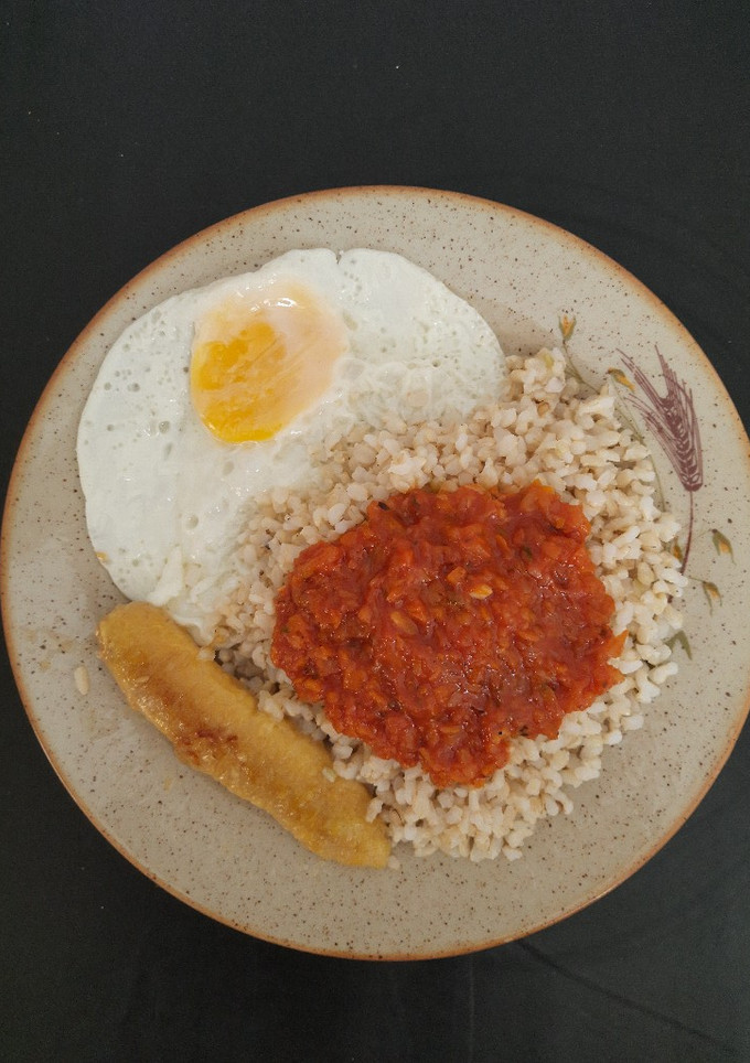 Una foto de Arroz integral con sofrito de tomate casero