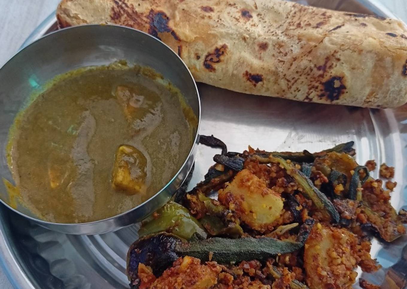 PALAK PANEER, BHINDI MASALA WITH CHAPATI